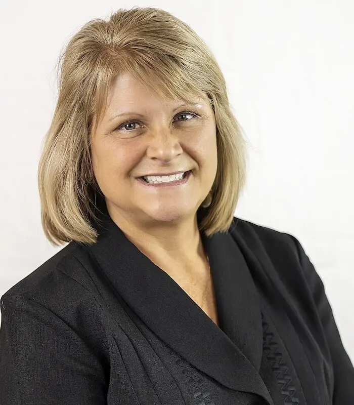 Team-Lisa-Hillegass-700x800.jpg